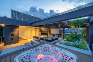 Beyond The Palms - Impressive Brand New 4BR Canggu Villa with Rooftop