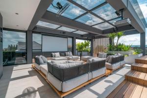 Beyond The Palms - Impressive Brand New 4BR Canggu Villa with Rooftop