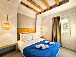 Triple Studio with Garden and Mountain View room in Coralli Beach Apartments