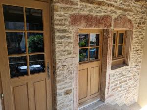 Maisons de vacances La Saugeraie - Renovated cottage for 2 in historic village : photos des chambres