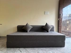 Cozy Room 1Bhk with Lift 502