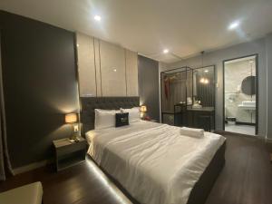 M&H Hotel