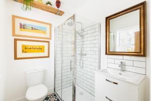 2 Boutique apartments up to 3 parking spaces