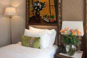 Peridot Gallery Classic Hotel