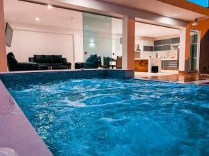 CA1 - Casa completa con Piscina e hidromasajes