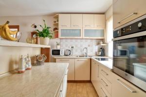 Underhill Royal View