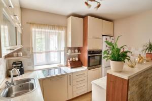 Underhill Royal View