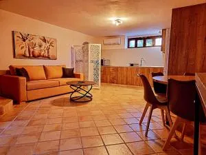 Studio Αυξώ Afxo - Áyioi Pándes