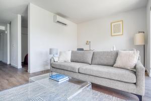 First Hill 1BR w Gym Lounge Roof 90 Walk Score SEA-150