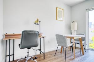 First Hill 1BR w Gym Lounge Roof 90 Walk Score SEA-150