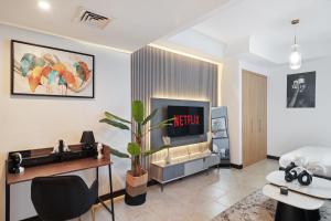 Modern Studio Lake View JLT Near Marina & Metro