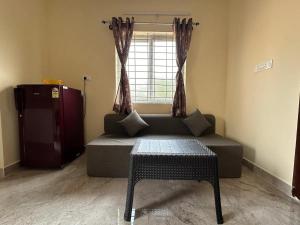 Cozy Room 1Bhk with Lift 503