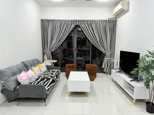 Brand new 3R3B Cozy City View - Tampoi Village