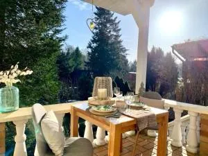 Haus am See mit Kamin in Mecklenburg - Neu Kaebelich