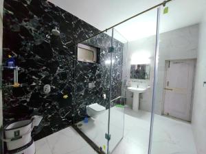 BnBBuddy Luxury Heritage Villa in Shirar Kullu Manali