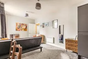 Flatzy - Spacious Flat 5 mins to Liverpool Centre - Thurstaston