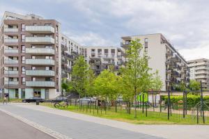 Burakowska 16 Apartament z Balkonem i Parkingiem Warszawska Wola by Noclegi Renters