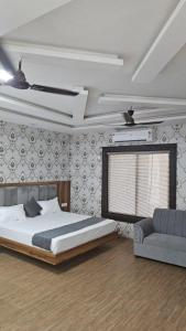 Jhansi Castle Inn