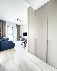 17th floor Sunrise Hanza Tower