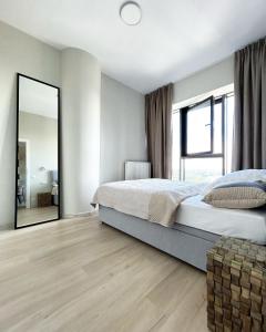 17th floor Sunrise Hanza Tower