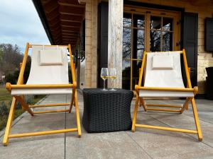 Loghouse Brunka - Escape from life on a highway