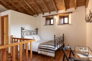 One-bedroom House - Staircase room in Cerdeira - Home for Creativity