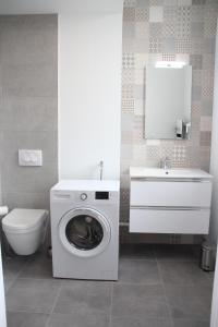 Appartements Le Freesia, a 20m de la plage, 5 min du centre-ville : photos des chambres