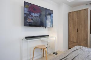 Furnished Studio in Avida Towers Riala, Cebu IT Park with Amazing City View, Fast WiFi, Netflix, Pool and More