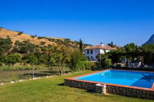 Cortijo, Grazalema, piscina, 5 Hbts con baño, AC,