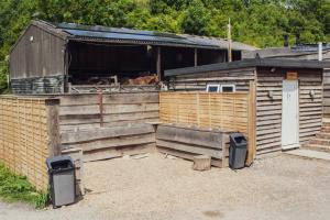 Leto Shepherds Hut By Airpremier