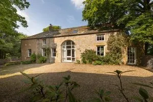 Charming Georgian Coach House - Falstone