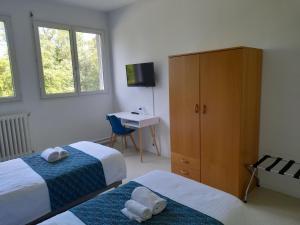 Hotels Centre Louis Ormieres : Chambre Double - Vue sur Jardin