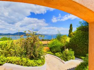 Enchanting Studio + pool St Tropez