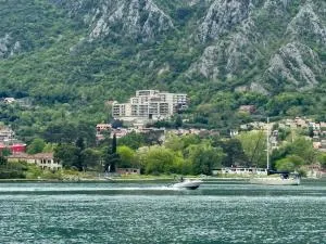 Sea Glass Kotor Bay - Škaljari
