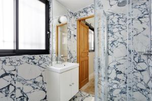 Pick A Flats Apartment in Monrmartre - Rue Lepic