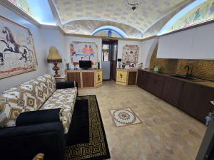 The Etrurian Rapsody