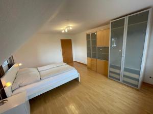 Großzügige Ferienwohnung für bis zu 4 Personen mit Balkon