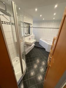 Großzügige Ferienwohnung für bis zu 4 Personen mit Balkon