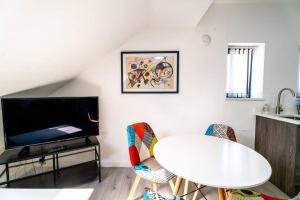 3 Bedroom Flat, Walking Distance to City Centre & Amazing Food at your door step