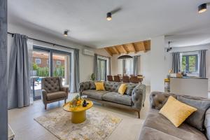 Villa Alves with Private Pool