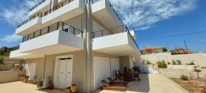 Lagonissi Beach Family Apartment