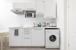 BRIGHT STUDIO ON GOLDERS GREEN ROAD