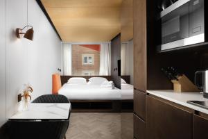 Studio Apartment room in StowAway Waterloo