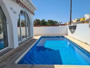 AS056 Casa Amira a modern house with pool - Los Caparroses