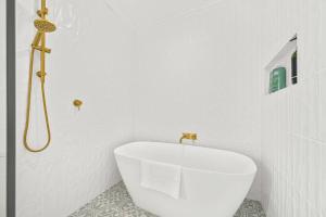 1930s Character Cottage - Beautifully Restored