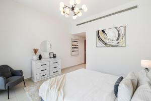1BR Study Bay Square City View Business Bay