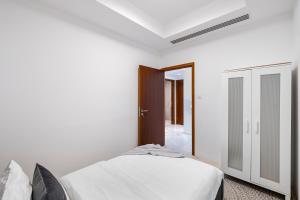 1BR Study Bay Square City View Business Bay