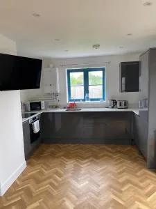 4 bedroom bungalow in Frampton - Yate