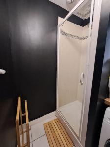 Appartements Au coin des Thermes - Draps en option : photos des chambres