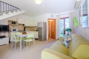 Porto Pino, Garden and Pool